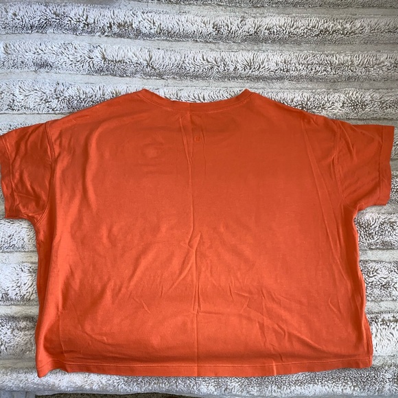 Lululemon Cates Tee - Picture 3 of 6